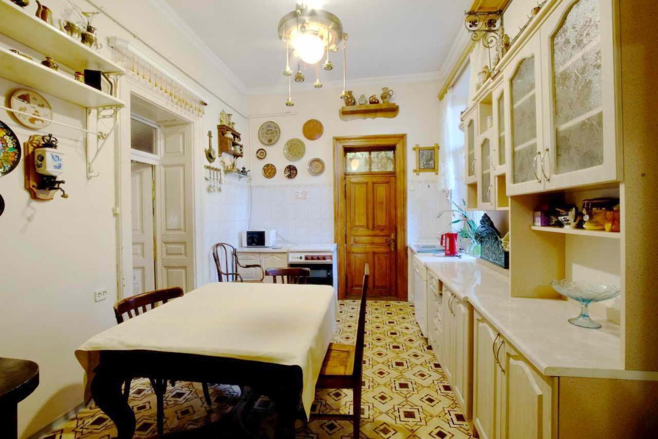 "Eva Stories" Movie Apartment On Rynok Square Lvov Exteriér fotografie