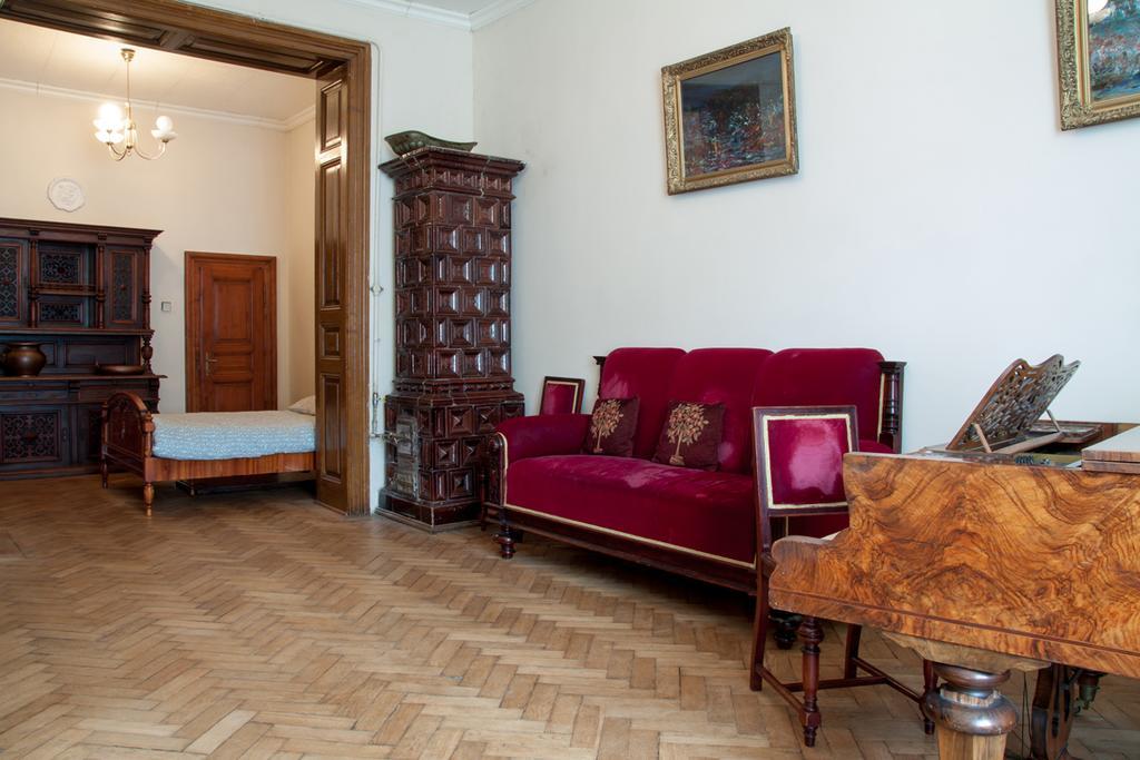 "Eva Stories" Movie Apartment On Rynok Square Lvov Exteriér fotografie